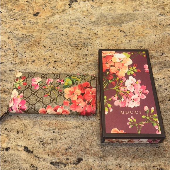 GUCCI SUPREME BLOOMS WALLET Full Inclusion - Picture 6 of 13